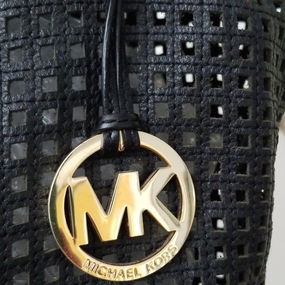 Michael Kors perforated bag - Picture 2 of 8